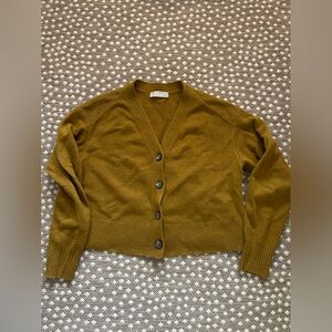 Everlane cashmere blend cardigan medium. Green